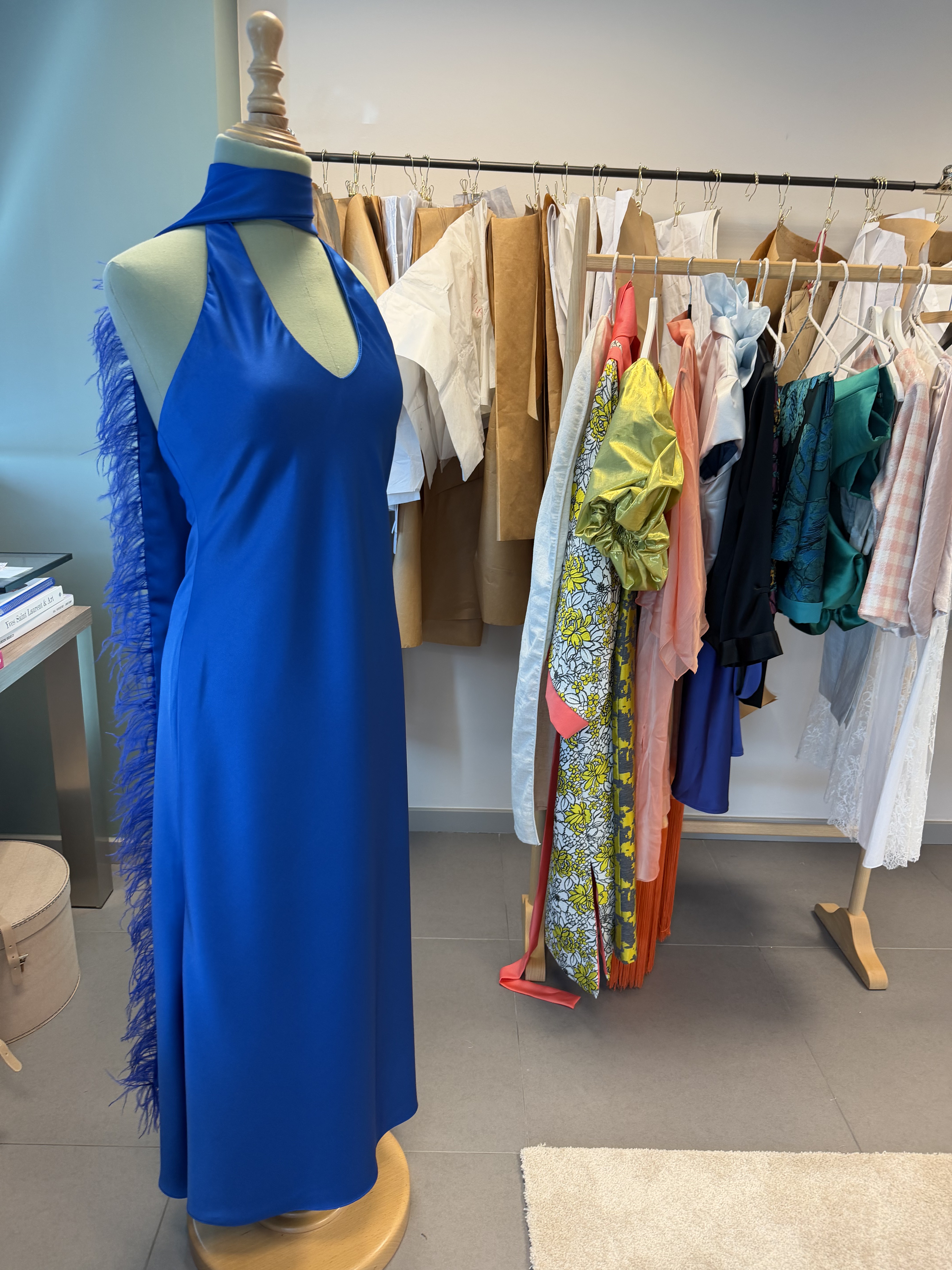 Blu Faraglioni · pieza acabada en maniquí del atelier