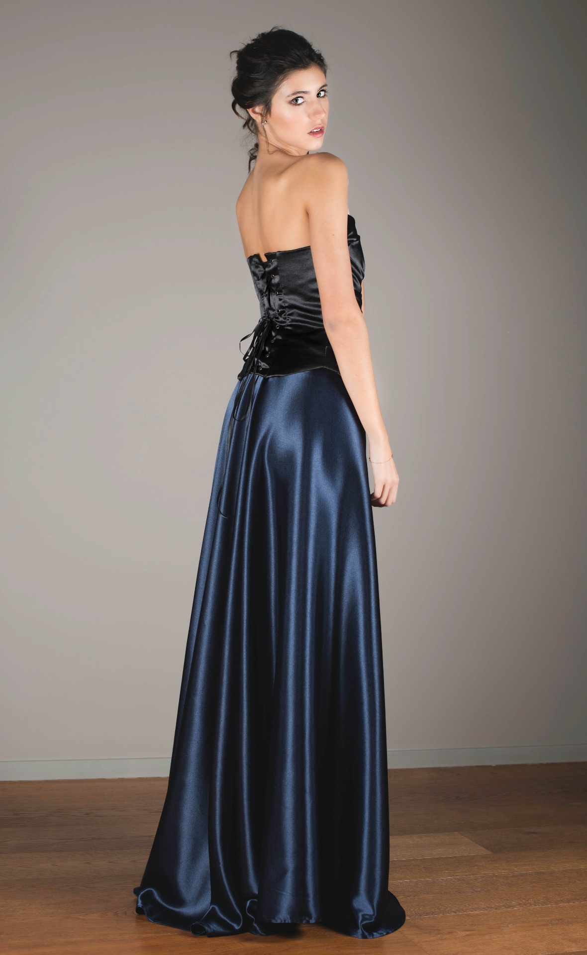 Look Esencia — Corsetería · raso de seda