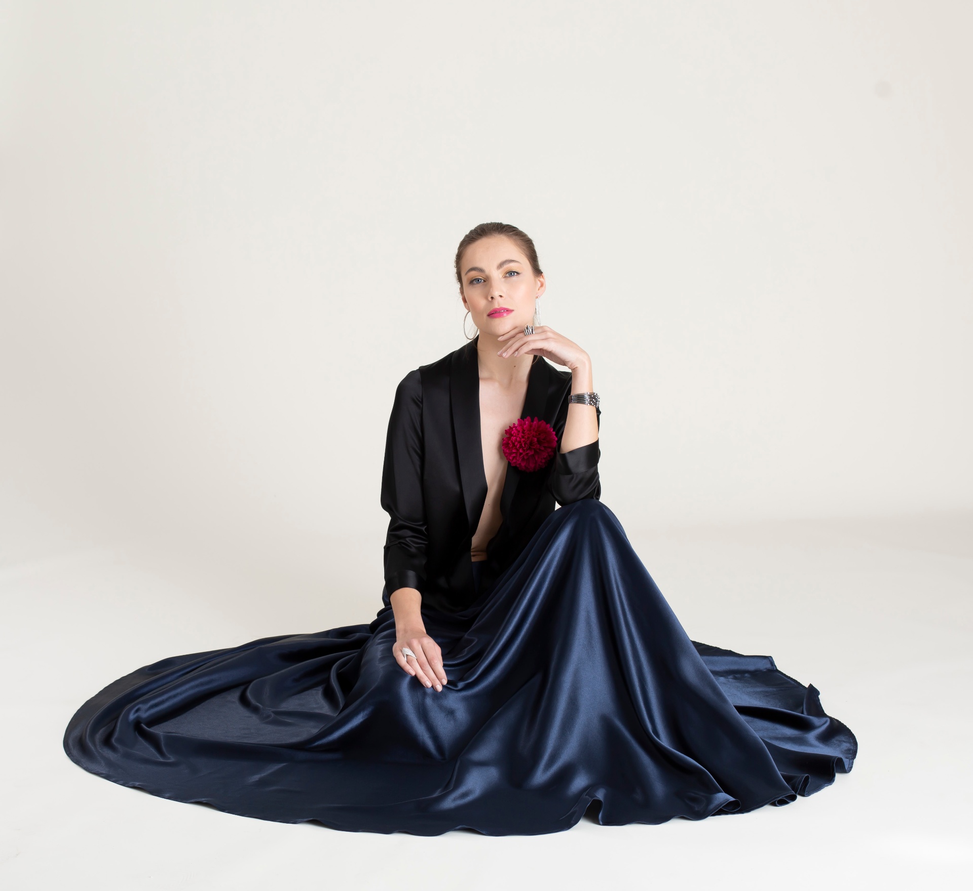 Look Noche en Flor — Esmoquin con corola